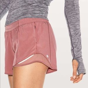 lululemon hotty hot shorts size 6 reg